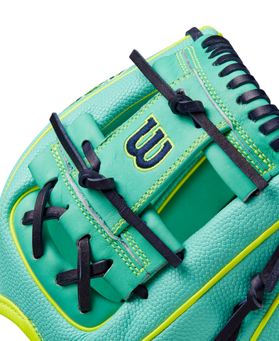 WILSON FALL 2024 A2000® DP15SS 11.5” INFIELD BASEBALL GLOVE