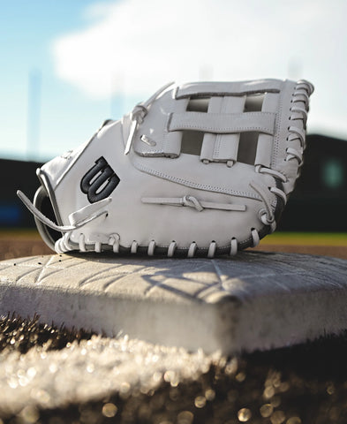 WILSON 2024-2025 A1000® 1620 12.5” FASTPITCH SOFTBALL FIRST BASE MITT