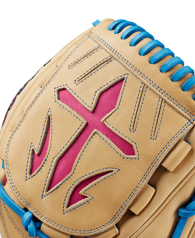 WILSON A2000 B23 BASEBALL GLOVE- GLOVE OF THE MONTH AUGUST 2024