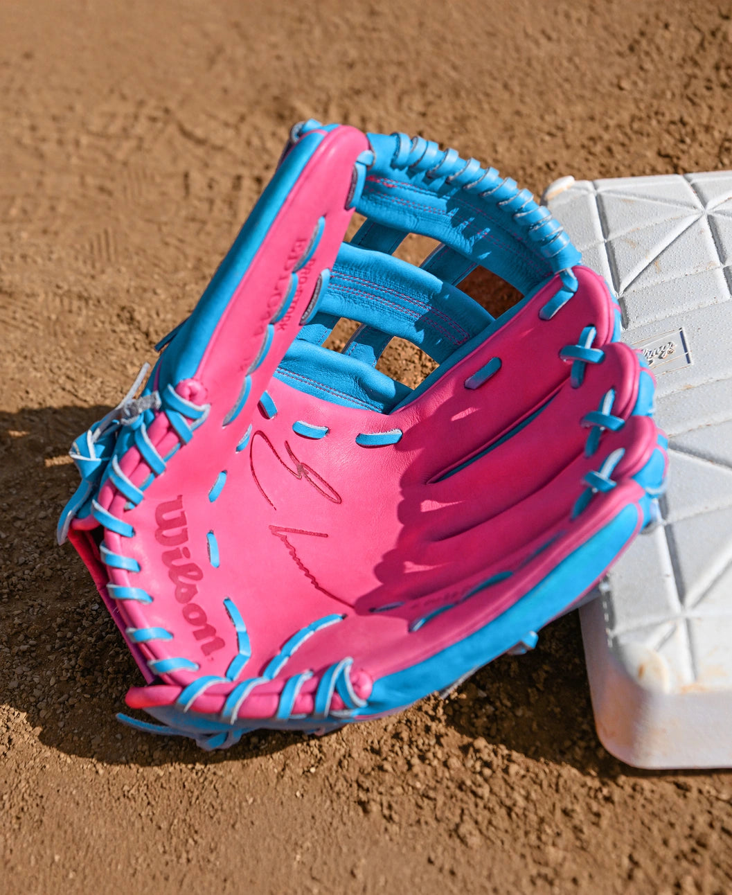 WILSON FALL 2025 ELLY DE LA CRUZ A2000® EDLC44 GM 12” INFIELD BASEBALL GLOVE