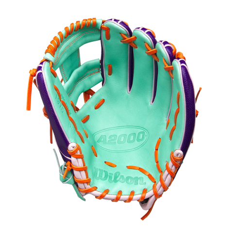 WILSON A2000 1975 GLOVE OF THE MONTH APRIL 2025