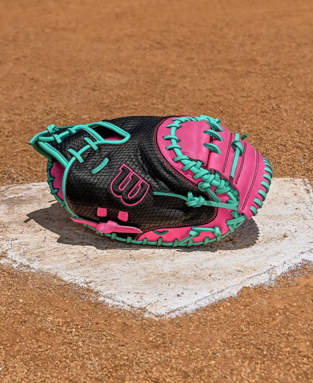 WILSON 2026 A1000® CM33 33” BASEBALL CATCHER'S MITT