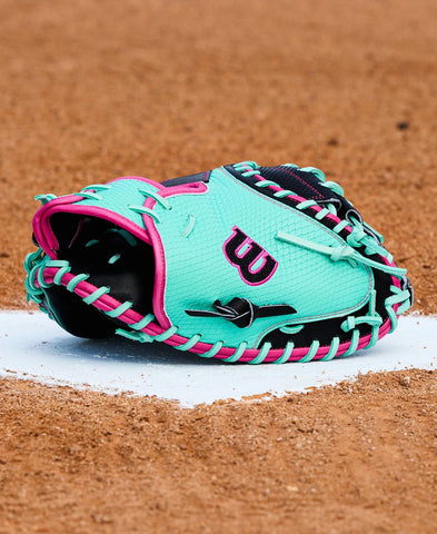 WILSON SPRING 2026 A2000® SCM23SS 33.5” BASEBALL CATCHER'S MITT