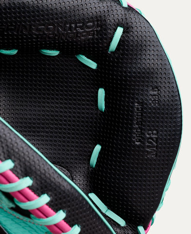 WILSON SPRING 2026 A2000® SCM23SS 33.5” BASEBALL CATCHER'S MITT